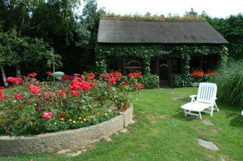 Logis Hotel Restaurant Manoir De L'Acherie Sainte-Cécile Eksteriør billede