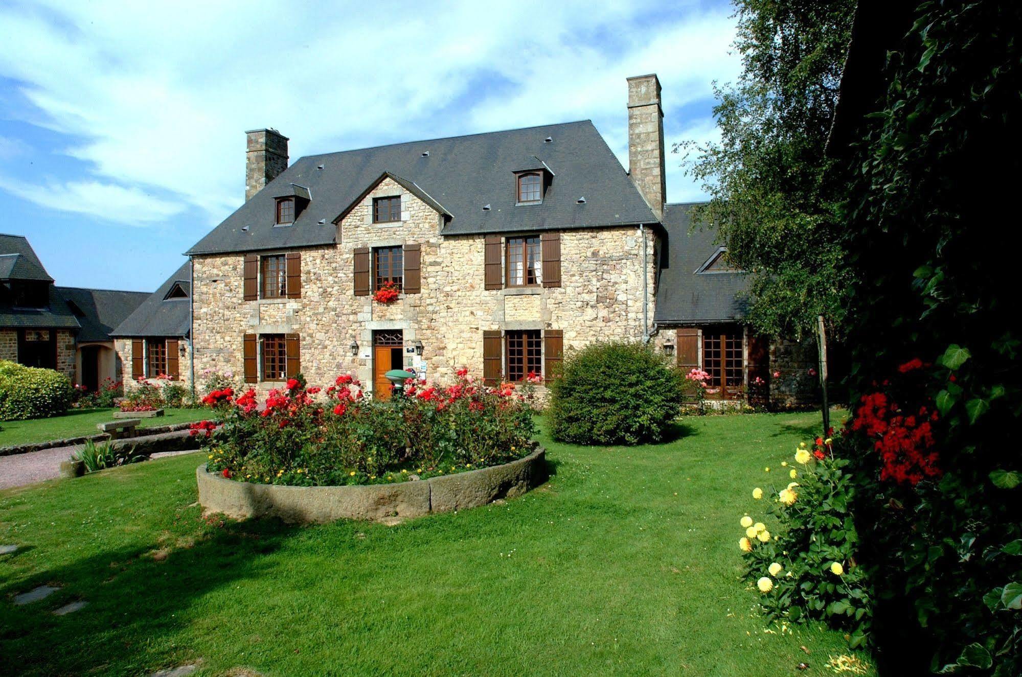 Logis Hotel Restaurant Manoir De L'Acherie Sainte-Cécile Eksteriør billede